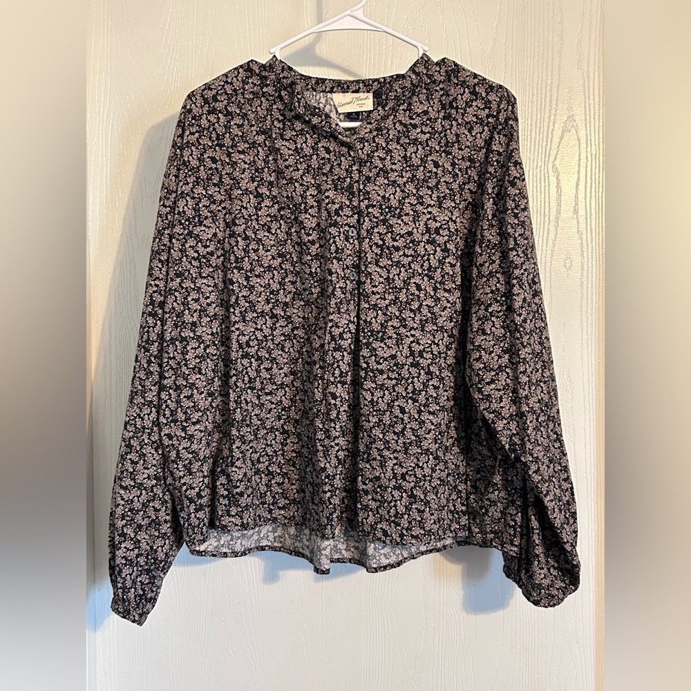 Universal Thread | Black and White Floral Blouse | Size Medium